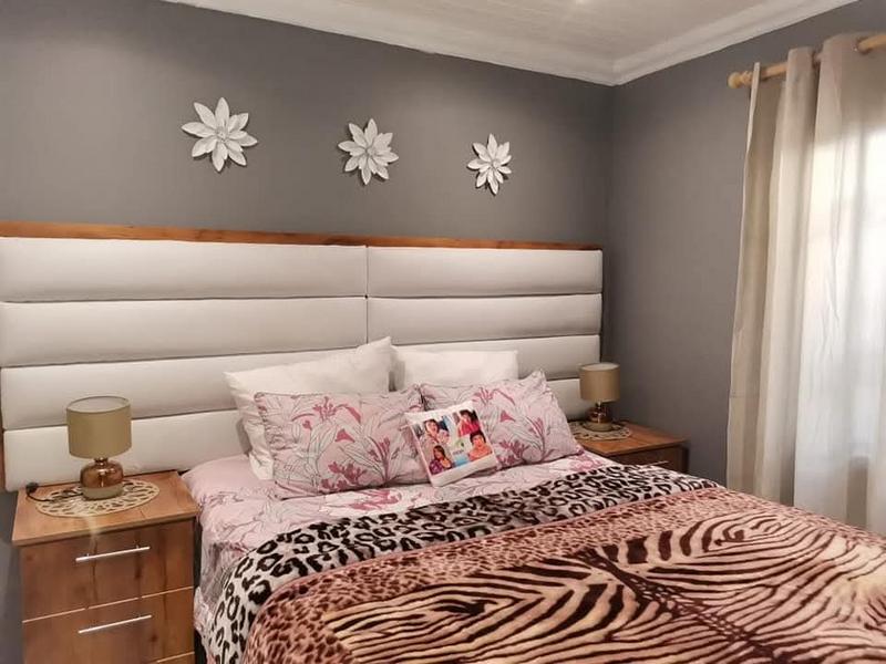 7 Bedroom Property for Sale in Rondevlei Park Western Cape